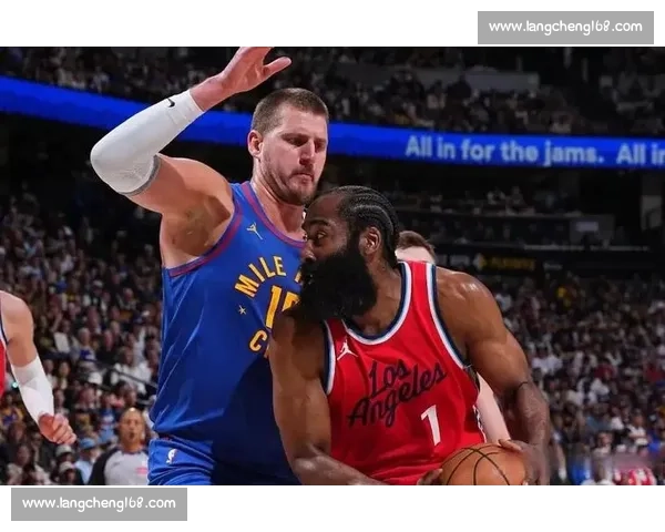 掘金vs快船黑白直播焦点对决西部强强碰撞全程解析战术看点球星表现