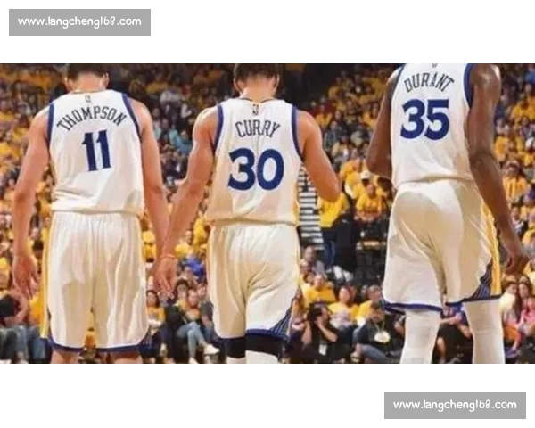 经典对决再现勇士队激战骑士队全场高光瞬间回顾巅峰攻防名场面解析