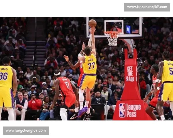 湖人队鏖战热火比分揭晓詹姆斯领衔全队逆转取胜关键时刻展现冠军底蕴