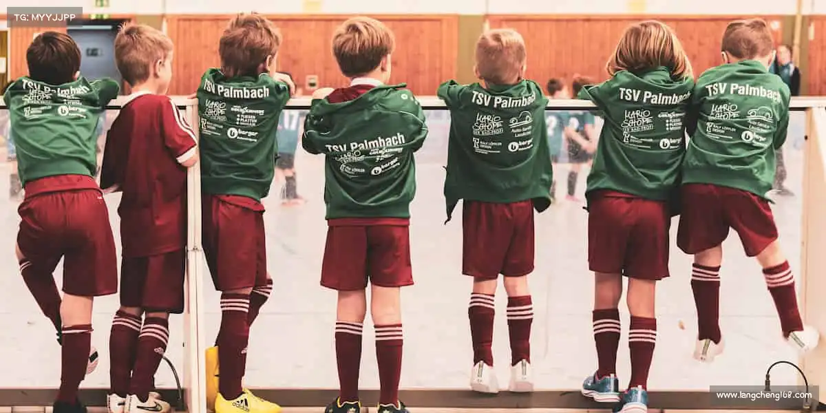 必一运动🥏飞盘腾空，接住的不只是快乐，还有团队的默契！